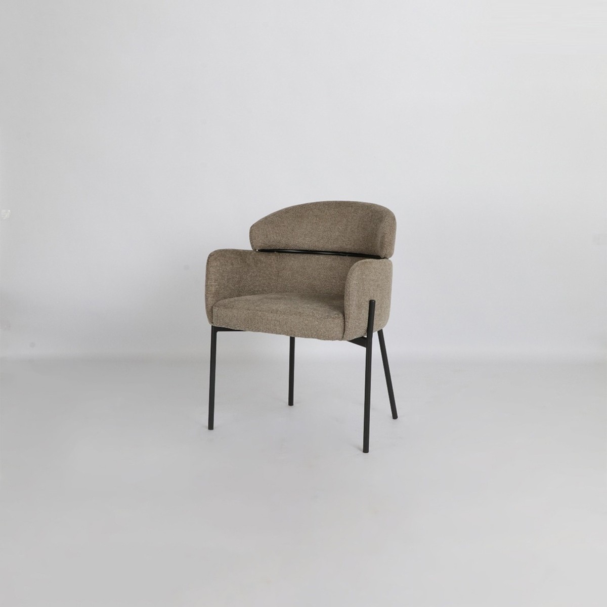 كرسي طعام "فينوس" (Venus) بمساند ذراعين - فخامة المخمل باللون البيج